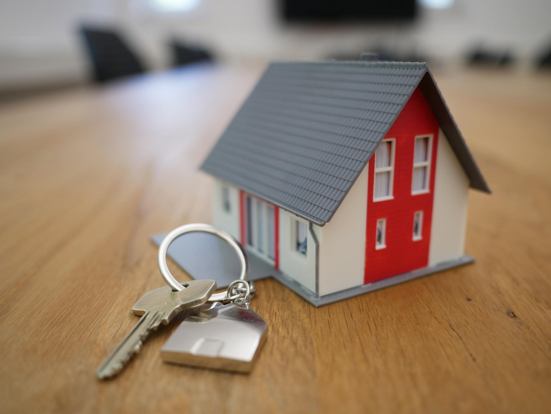 rgJ1J8SDEAY-unsplash- home and key.jpg
